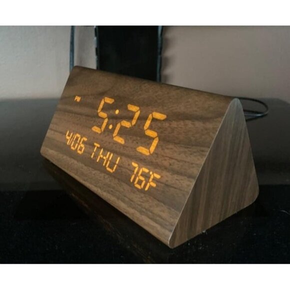 New Wooden Digital Alarm Clock, 0-100% Dimmer, 2 Alarm Settings, Weekday/Everyda - Picture 2 of 2
